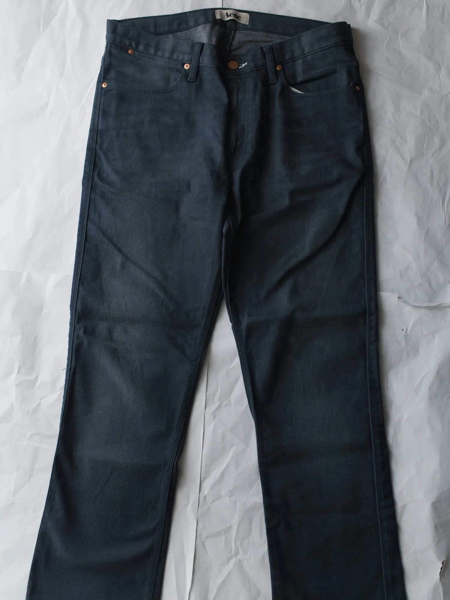 STRAIGHT-LEG JEANS