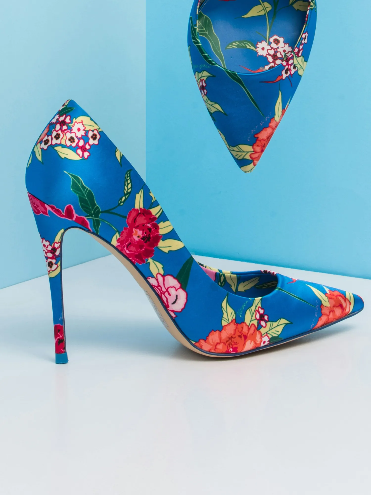 POINTED-TOE FLORAL PUMP